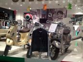 Nočný showroom Vespa